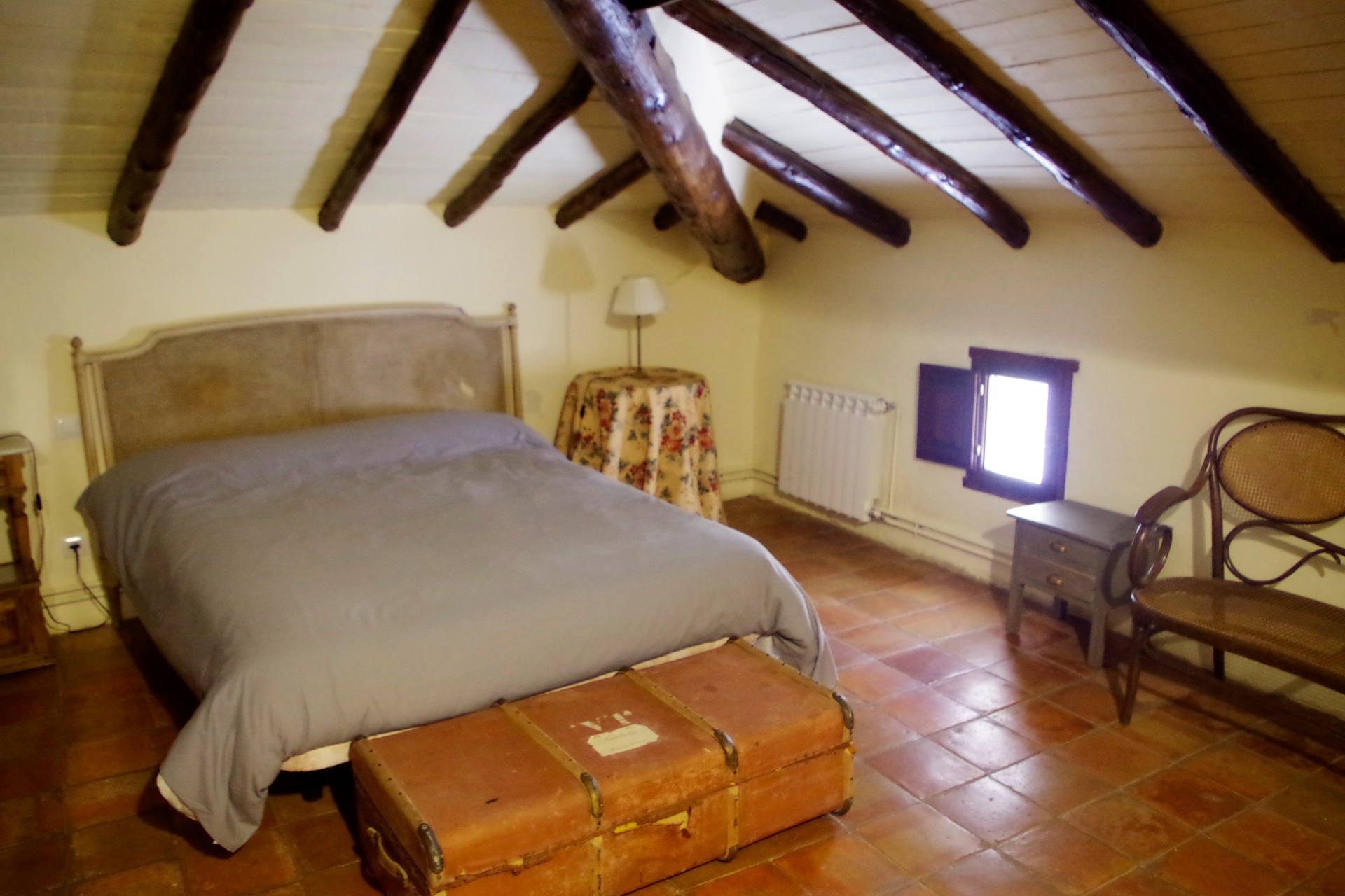 Buhardilla cama de matrimonio